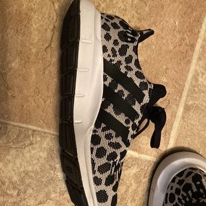 7 1/2 Adidas leopard print sneakers